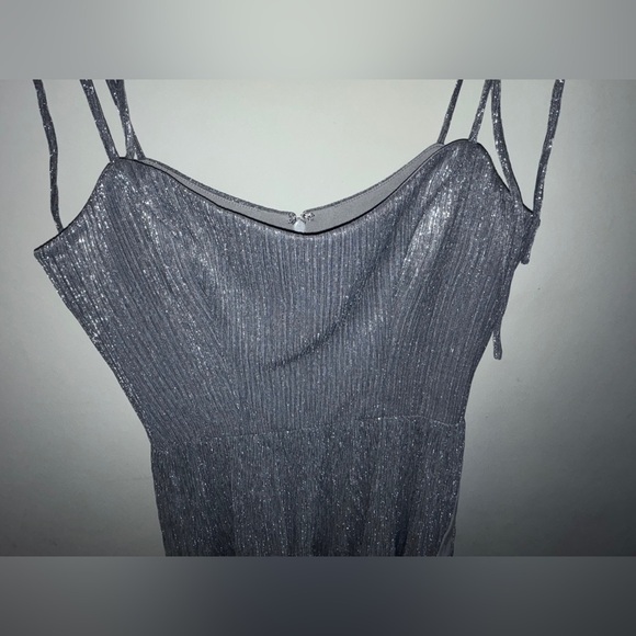 NWT Nordstrom Dress the Population Dream Metallic Tiered Midi Dress Size: Small - Picture 6 of 12